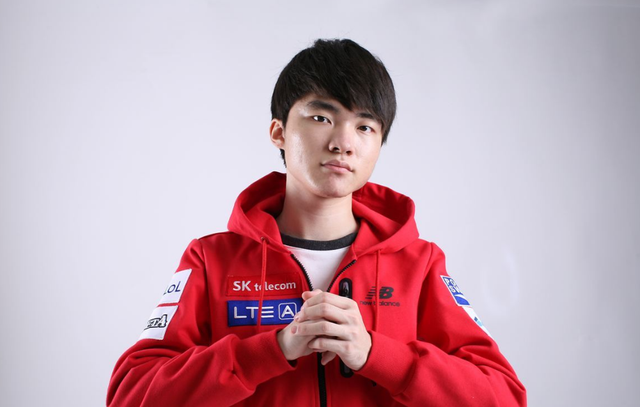 Faker回归赛场，关键助攻首场状态亮眼，老鹰观众沸腾！